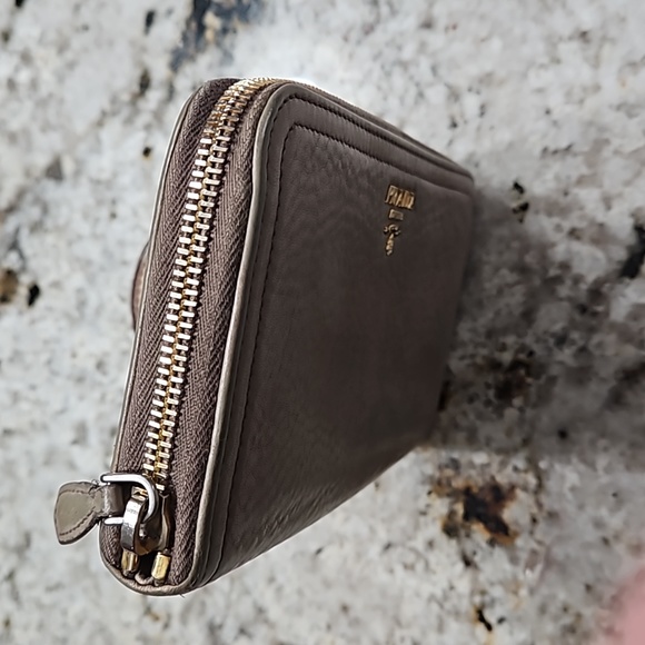 Authentic Prada wallet. - Picture 5 of 16